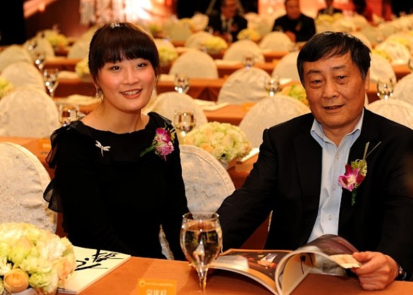 宗馥莉被曝用中美两国护照在香港买房！亲叔叔：她从小自私，六亲不认（组图） - 6
