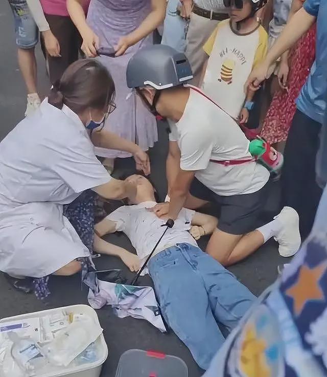 男子救人被质疑袭胸后续！质疑者被扒，漂亮身材好，是个擦边博主（组图） - 9