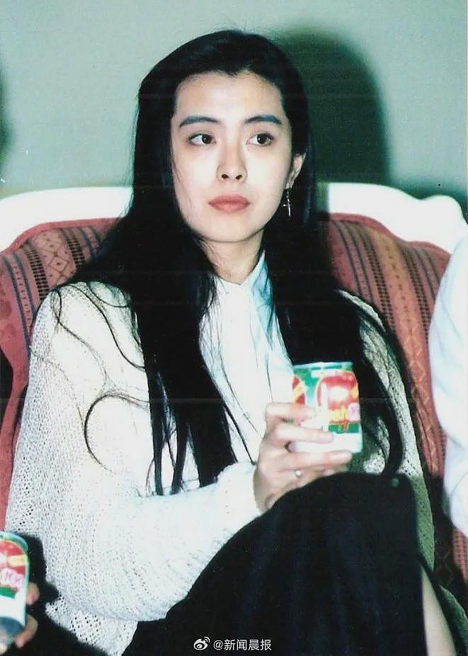 58岁王祖贤晒素颜自拍被赞状态好,此前曾因面部僵硬被质疑“医美过度”,3个月前赴无锡参加国际灸法大会(组图) - 6