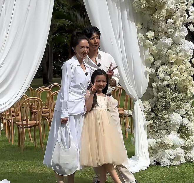董璇二婚也不含糊!圈内明星出席,连换两套礼服,伴郎团全喜剧人(组图) - 17