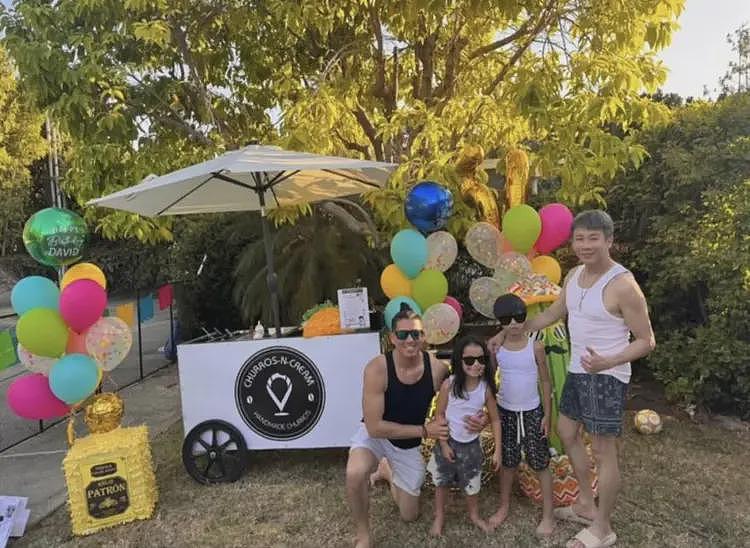 陶喆56岁生日派对生图脸僵认不出,小18岁娇妻穿短裙秀身材(组图) - 2