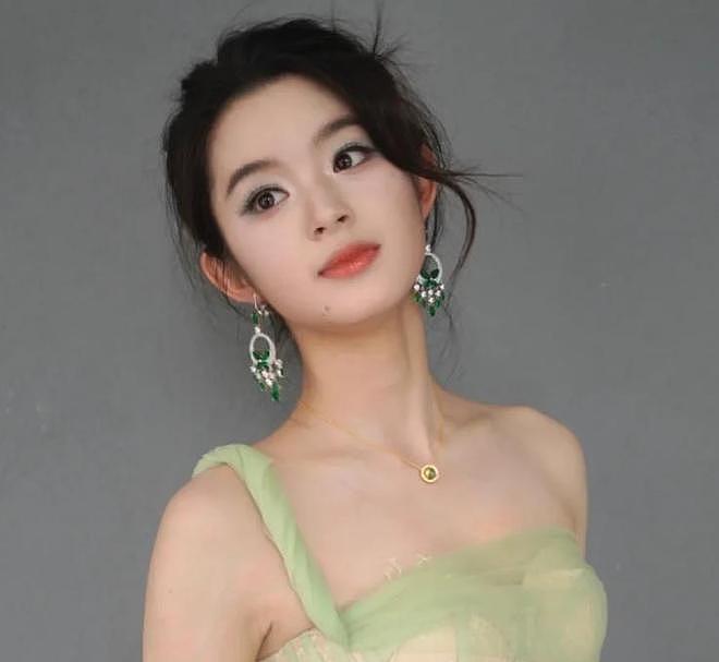 黄杨钿甜母亲发声！称耳环是好友相送价值几百块，不知是大牌仿品（组图） - 1