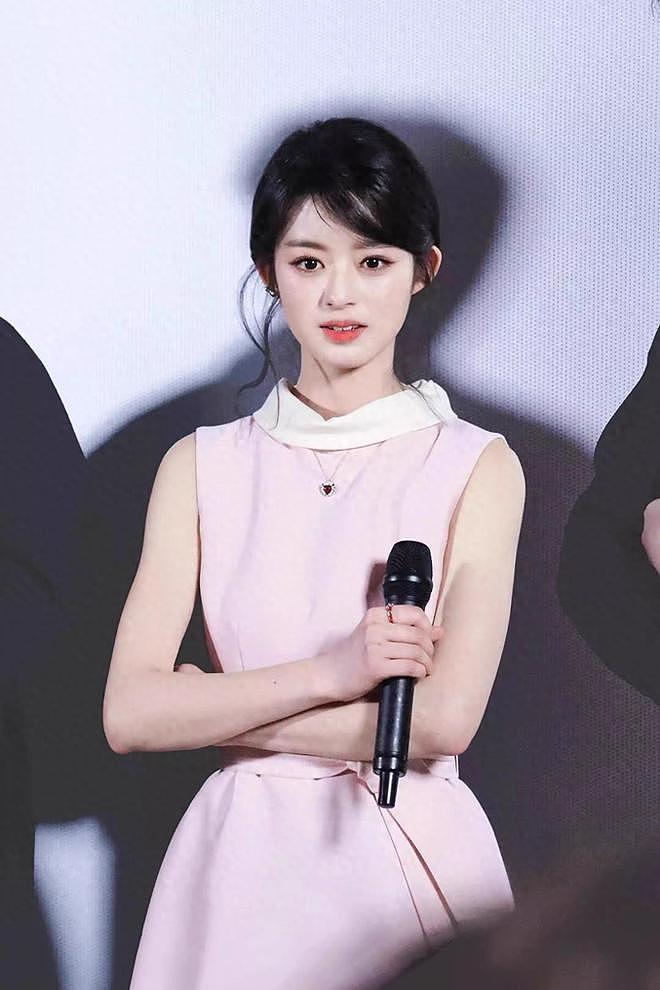 黄杨钿甜家庭情况:爷爷曾是司机奶奶是家庭主妇,外公外婆是农民(组图) - 1