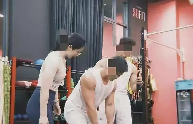 银行高管举报妻子出轨，同事透露：总贬低丈夫没本事，教练是海王（组图） - 4
