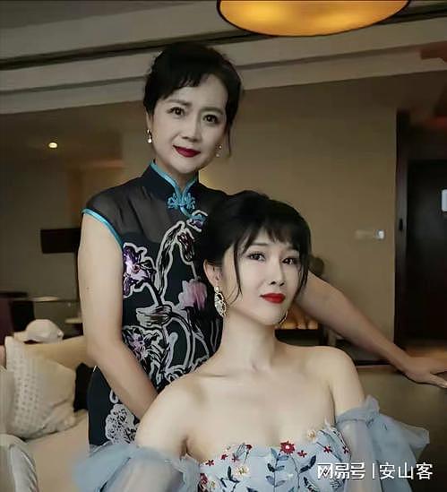 儿女都是债，闺女离婚儿子大龄单身，58岁茹萍风光背后也难逃辛酸（组图） - 11