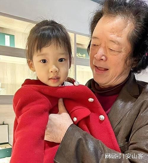 儿女都是债，闺女离婚儿子大龄单身，58岁茹萍风光背后也难逃辛酸（组图） - 31