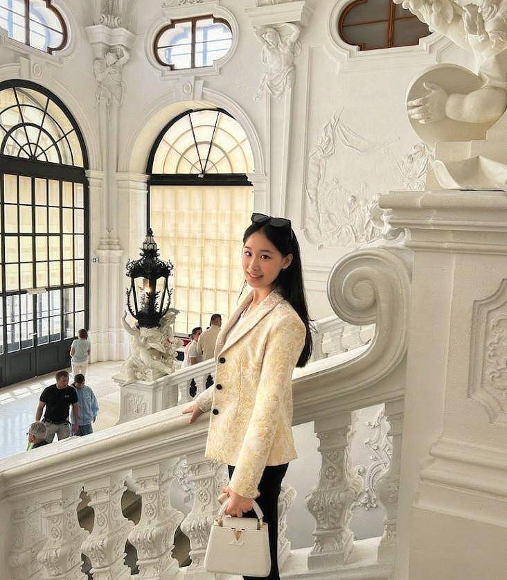 赵文卓大女儿瑞士贵族学校毕业,惊艳亮相成绩优异(组图) - 9