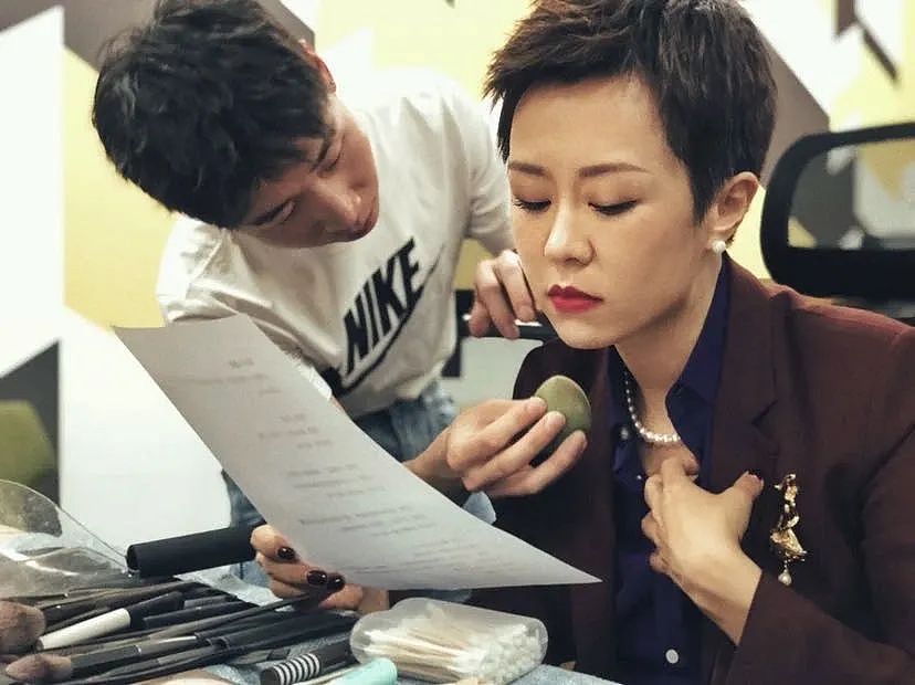 罗振宇创业搭档“脱不花”，受聘435亿市值上市公司！她17岁高中肄业北漂，18岁涉足培训给企业家讲课（组图） - 1