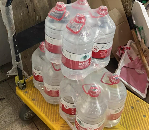 杭州自来水突飘“老鼠尸臭味”！居民全吓疯：去超市抢买饮用水（视频/组图） - 6