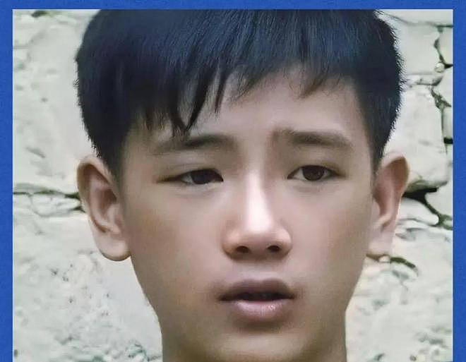 前央视主持人突然发文，全网找曾跪在继父坟前痛哭的农村少年韦仁龙（组图） - 3