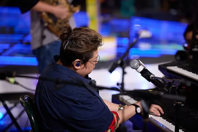 韩红宣布或将不再录制综艺:未来可能会过得很清贫,但请还给我艺术家的风骨(视频/组图) - 1