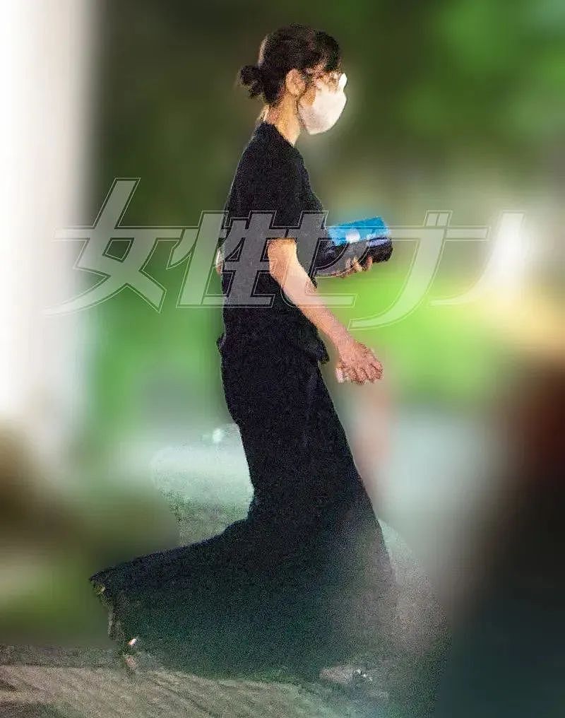 00后最美小花、杰尼斯顶流爱豆恋情曝光?男方洁癖狂魔,愣是留女方过夜了...(组图) - 23