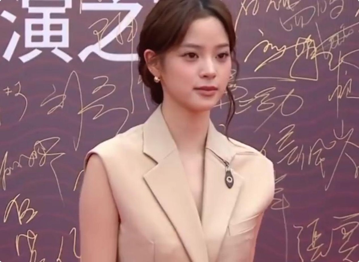 中国电影导演之夜，黄渤肿了，冯小刚低调，宋佳大气，咏梅优雅（组图） - 15