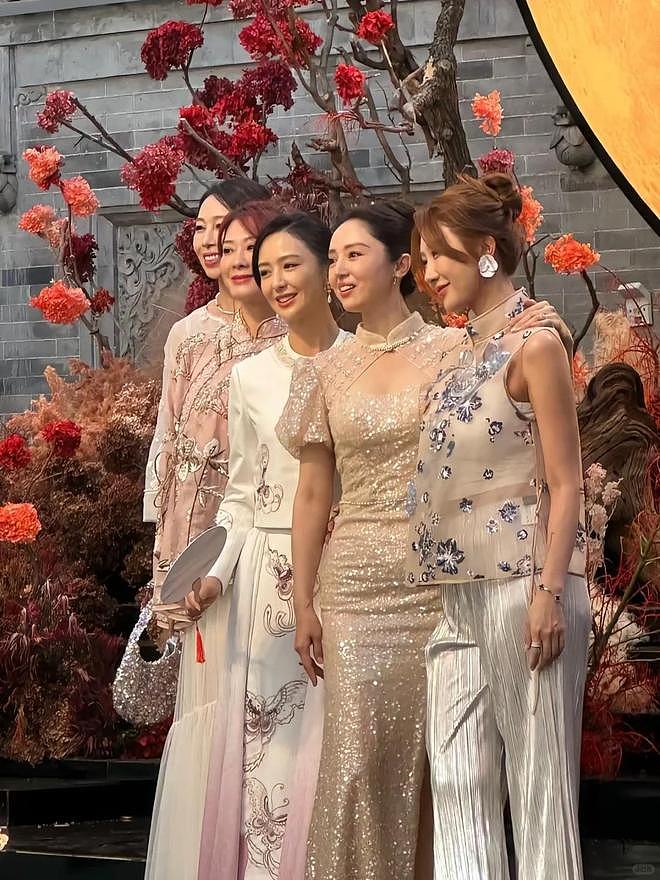 董璇二婚也不含糊!圈内明星出席,连换两套礼服,伴郎团全喜剧人(组图) - 3