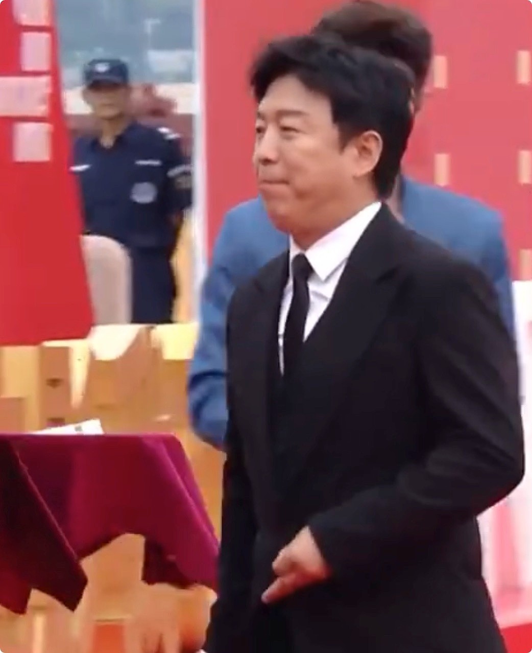 中国电影导演之夜，黄渤肿了，冯小刚低调，宋佳大气，咏梅优雅（组图） - 3