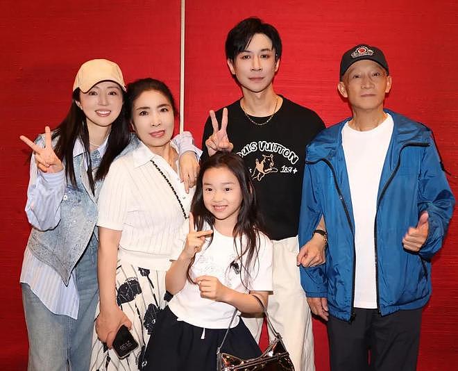 女明星恋爱结婚愈发不看脸！太多女强男弱，男方槽点一个比一个多（组图） - 1