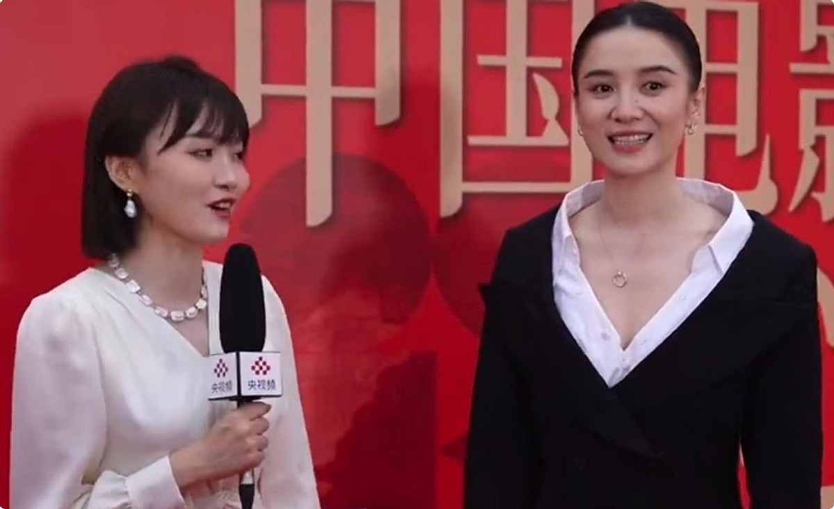 中国电影导演之夜，黄渤肿了，冯小刚低调，宋佳大气，咏梅优雅（组图） - 6