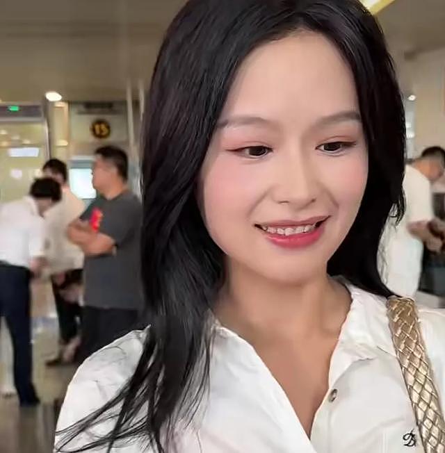 短剧盛典：刘念瘦成排骨精，余茵学聪明挡住恨天高，徐艺真变老气（组图） - 5