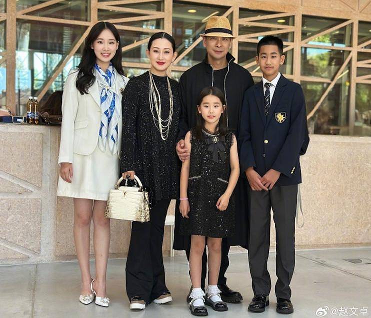 赵文卓大女儿瑞士贵族学校毕业,惊艳亮相成绩优异(组图) - 2