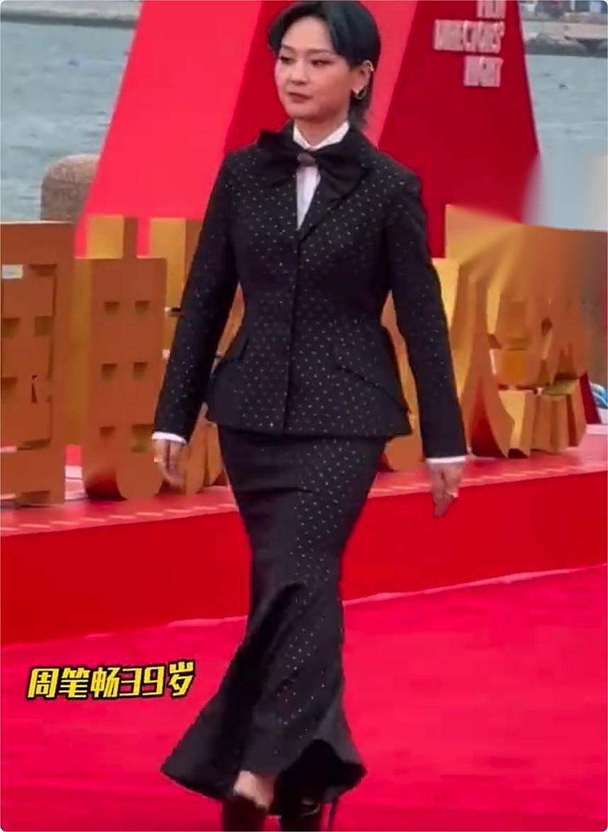 中国电影导演之夜，黄渤肿了，冯小刚低调，宋佳大气，咏梅优雅（组图） - 10