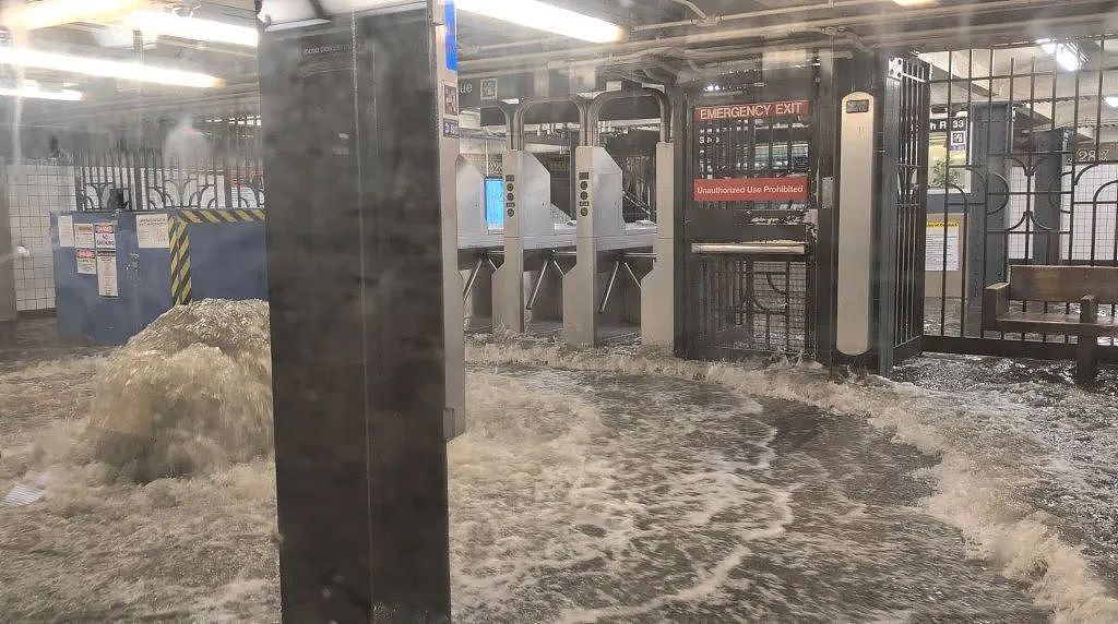 纽约突遭雷暴狂袭!创下史上第二强降雨记录!暴雨倾城,地铁被困,交通瘫痪(组图) - 3