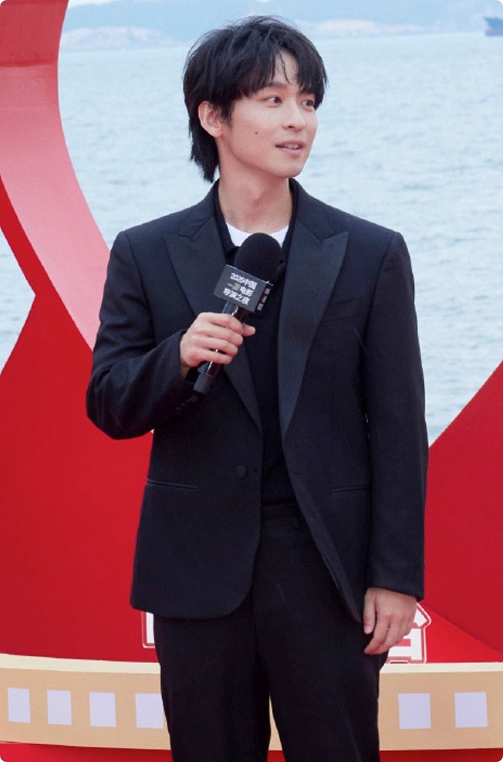 中国电影导演之夜，黄渤肿了，冯小刚低调，宋佳大气，咏梅优雅（组图） - 17