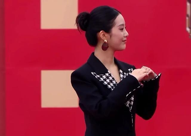 短剧盛典：刘念瘦成排骨精，余茵学聪明挡住恨天高，徐艺真变老气（组图） - 26