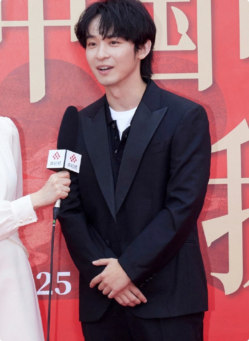 中国电影导演之夜，黄渤肿了，冯小刚低调，宋佳大气，咏梅优雅（组图） - 18