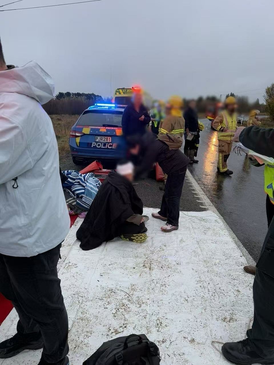 携程旅行团新西兰遇巴士侧翻多伤,团友批未获援助发烧仍继续行程(组图) - 5