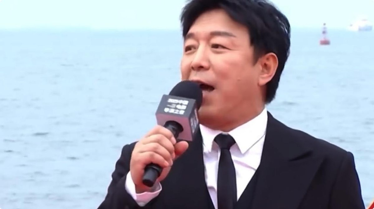 中国电影导演之夜，黄渤肿了，冯小刚低调，宋佳大气，咏梅优雅（组图） - 2