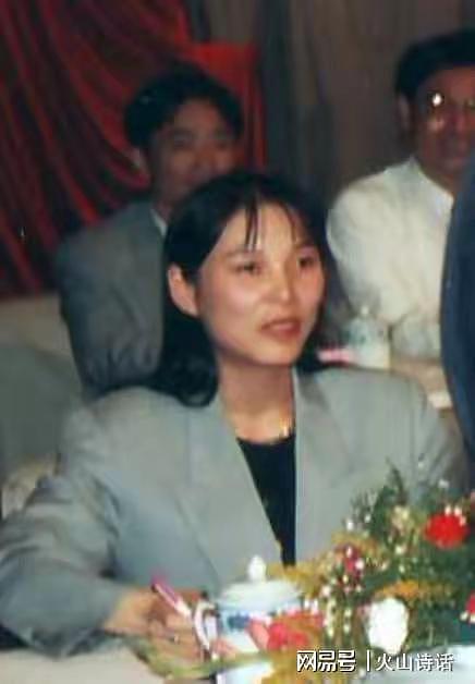 八卦往事!20年前宗庆后与杜建英到香港洽谈,客户预订2间套房,宗说1间就够(组图) - 4