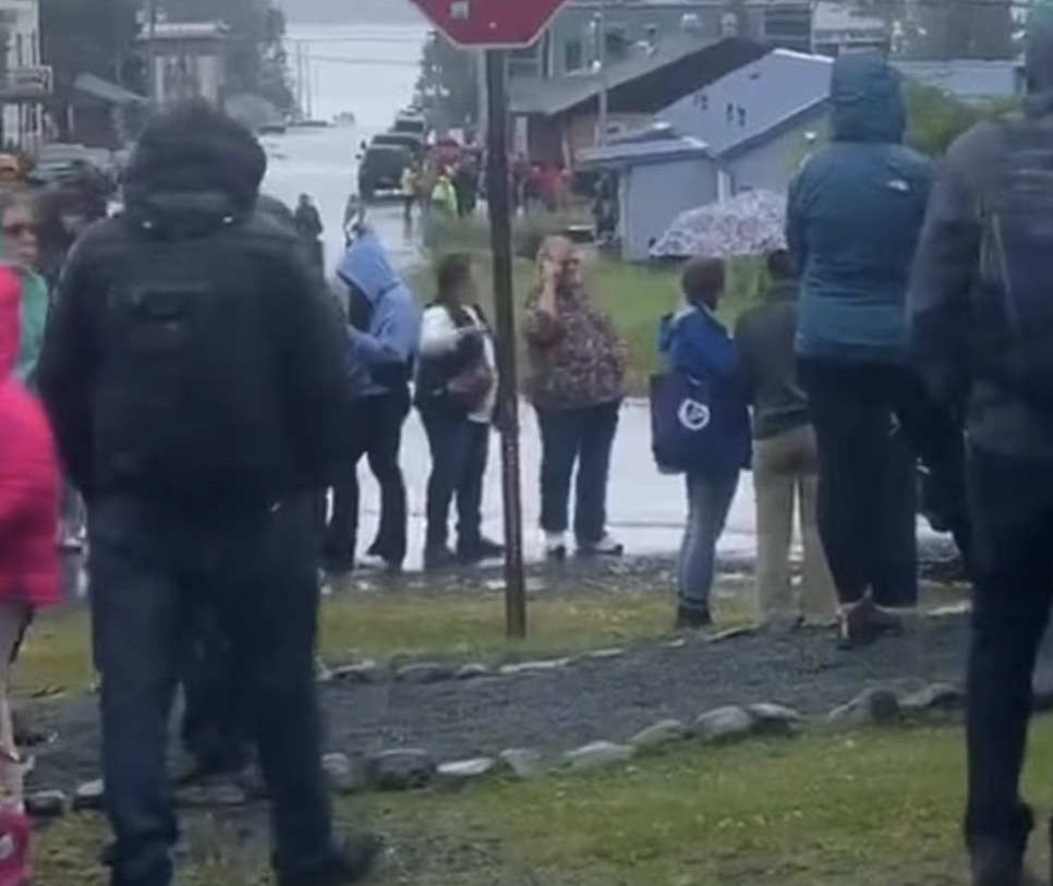 7.3级强震来袭,海啸预警拉响!大地狂摇,数千民众弃家逃生(组图) - 4