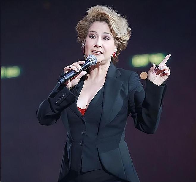 歌手甄妮在英国乘机行李被偷,损失超21万已报警,疑内部人员涉案(组图) - 8