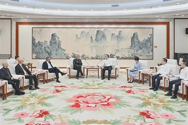 英伟达CEO黄仁勋首次中文演讲:直言好紧张(组图) - 1