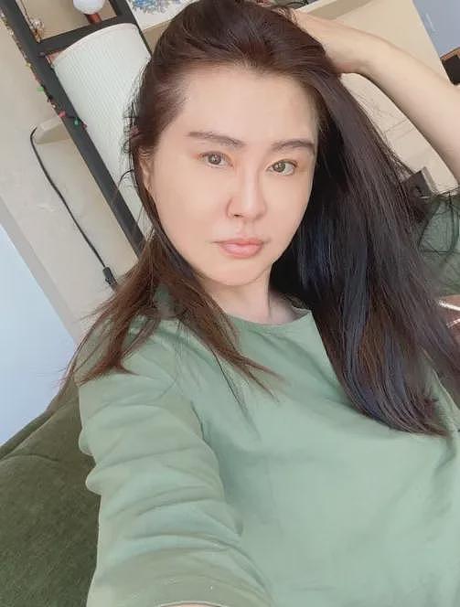 58岁王祖贤晒素颜自拍被赞状态好,此前曾因面部僵硬被质疑“医美过度”,3个月前赴无锡参加国际灸法大会(组图) - 2
