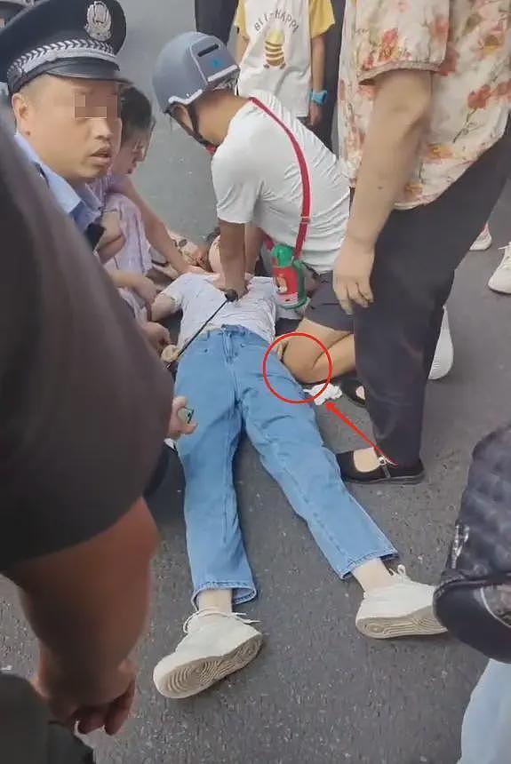 男子救人被质疑袭胸后续！质疑者被扒，漂亮身材好，是个擦边博主（组图） - 4