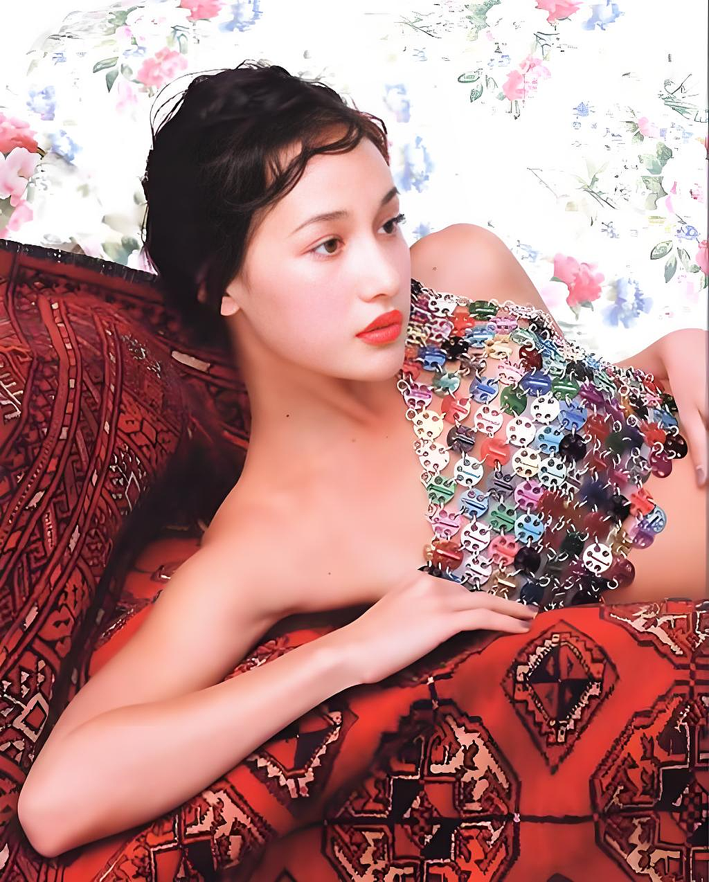 好莱坞混血性感女神结婚！被誉“男神收割机”曾交往各国顶流，吴彦祖都为她深夜痛哭？（组图） - 7