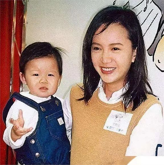 与梁朝伟同居了6年分手,独自抚养儿子长大(组图) - 20