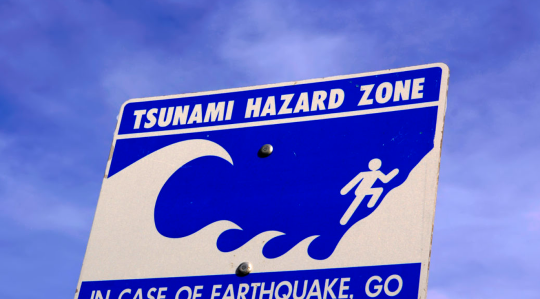 7.3级强震来袭,海啸预警拉响!大地狂摇,数千民众弃家逃生(组图) - 3