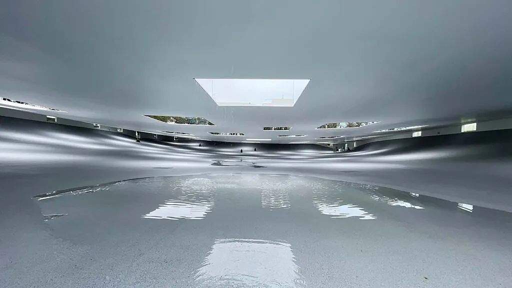 日本“最空白”建筑!无墙无柱无固定用途,59扇天窗让雨水阳光随意进出!网友:躺着发呆都变浪漫了(组图) - 18