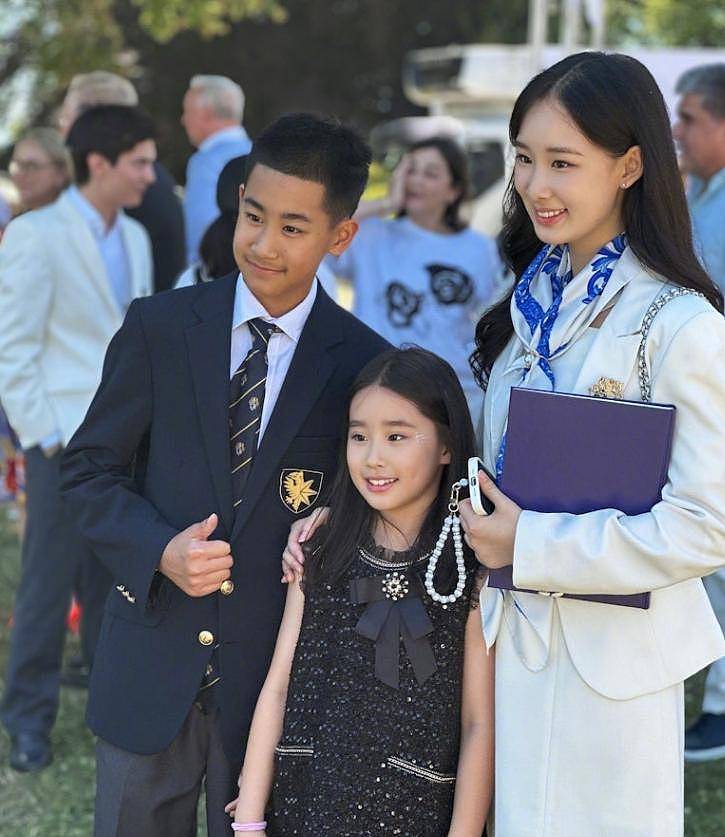 赵文卓大女儿瑞士贵族学校毕业,惊艳亮相成绩优异(组图) - 8