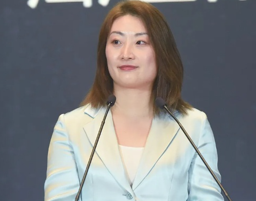 五个老婆七个娃,宗庆后彻底塌了!宗馥莉曾绝食逼父亲妥协,太惨了...(组图) - 11