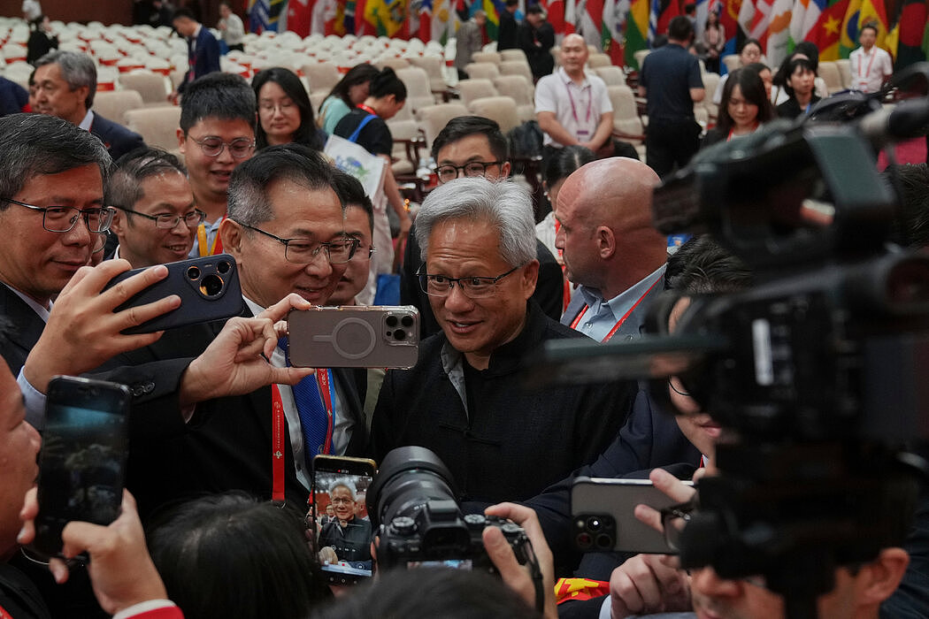 黄仁勋访华,在中美之间谨慎寻求平衡(组图) - 1