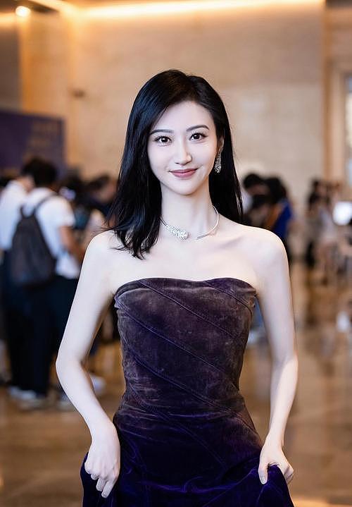 分手6年后,实现华丽逆袭的景甜,已是张继科“高攀不起”的存在(组图) - 24
