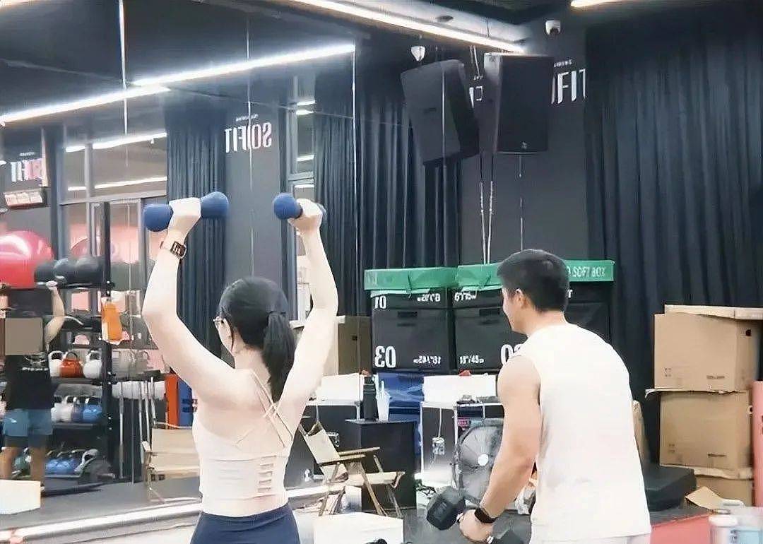 妻子出轨教练后续：给教练买车！酒店视频流出（视频/组图） - 2