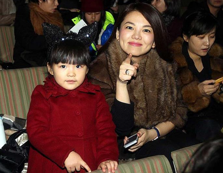 五个老婆七个娃,宗庆后彻底塌了!宗馥莉曾绝食逼父亲妥协,太惨了...(组图) - 12