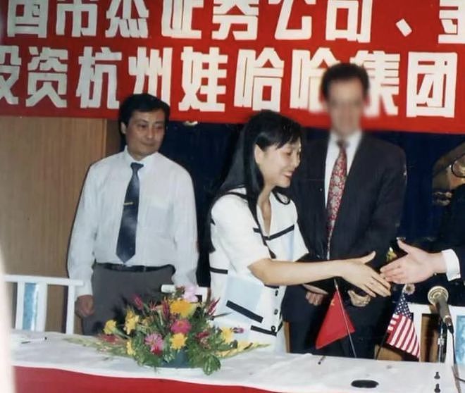 杜建英暗线蛰伏三十年,宗馥莉女帝宝座还稳吗?(组图) - 34
