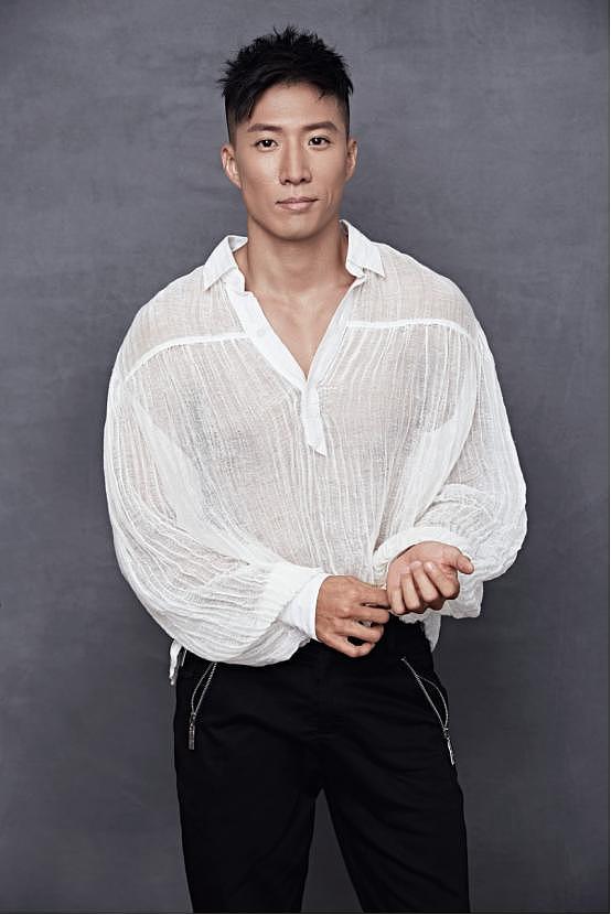 藏不住!洪金宝最帅儿子近照曝光,高大爆肌男模身材,曾恋谋女郎(组图) - 7