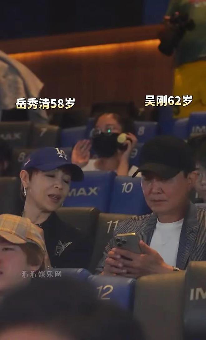 63岁蔡明支持陈佩斯电影落泪，瘦很多、脸不僵了，穿花裙子很漂亮（组图） - 7