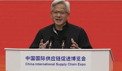 难舍中国市场！国产化替代让黄仁勋急了！黄仁勋的“唐装秀”折射了什么（组图） - 1